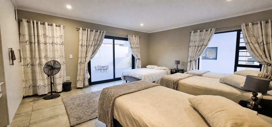 8 Bedroom Property for Sale in Myburgh Park Western Cape
